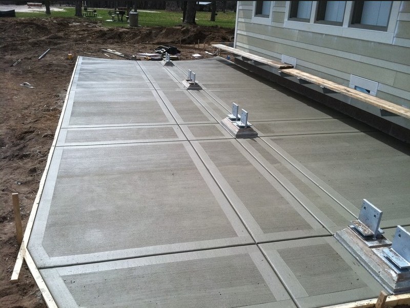 Concrete Contractors Tampa creating a concrete deck in Tampa.